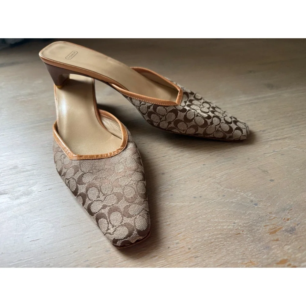 Coach Signature Monogram Canvas Kitten Heel Mules Brown Tan square Toe 8.5 B